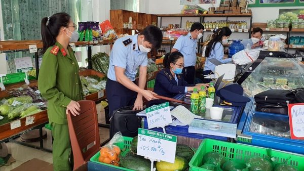 Đẩy mạnh việc kiểm tra an toàn thực phẩm tại các chợ, siêu thị trong dịp Tết