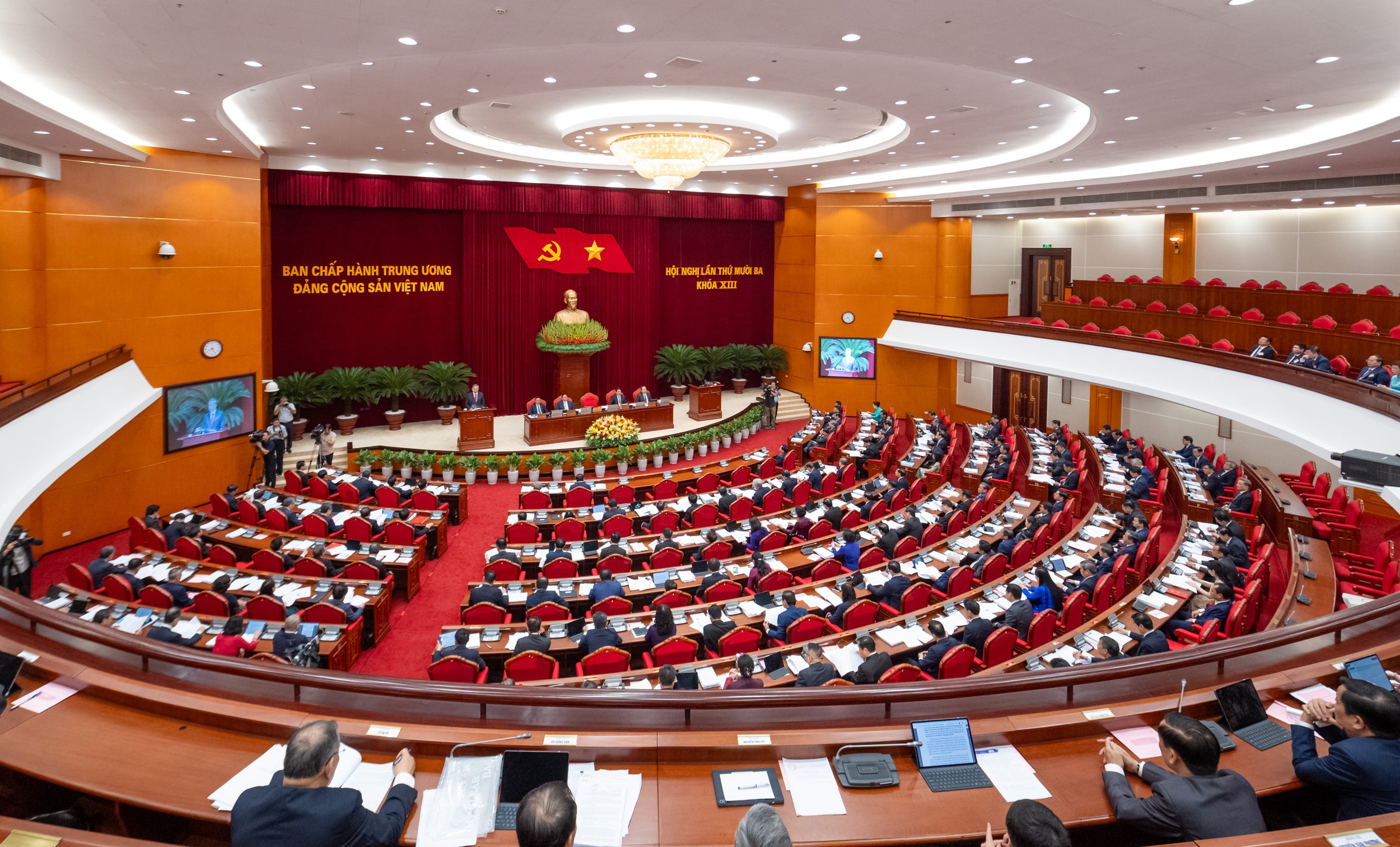 Thể chế - Thực thi - Niềm tin: Trục tư tưởng mới của Đảng trong chuẩn bị Đại hội XIV