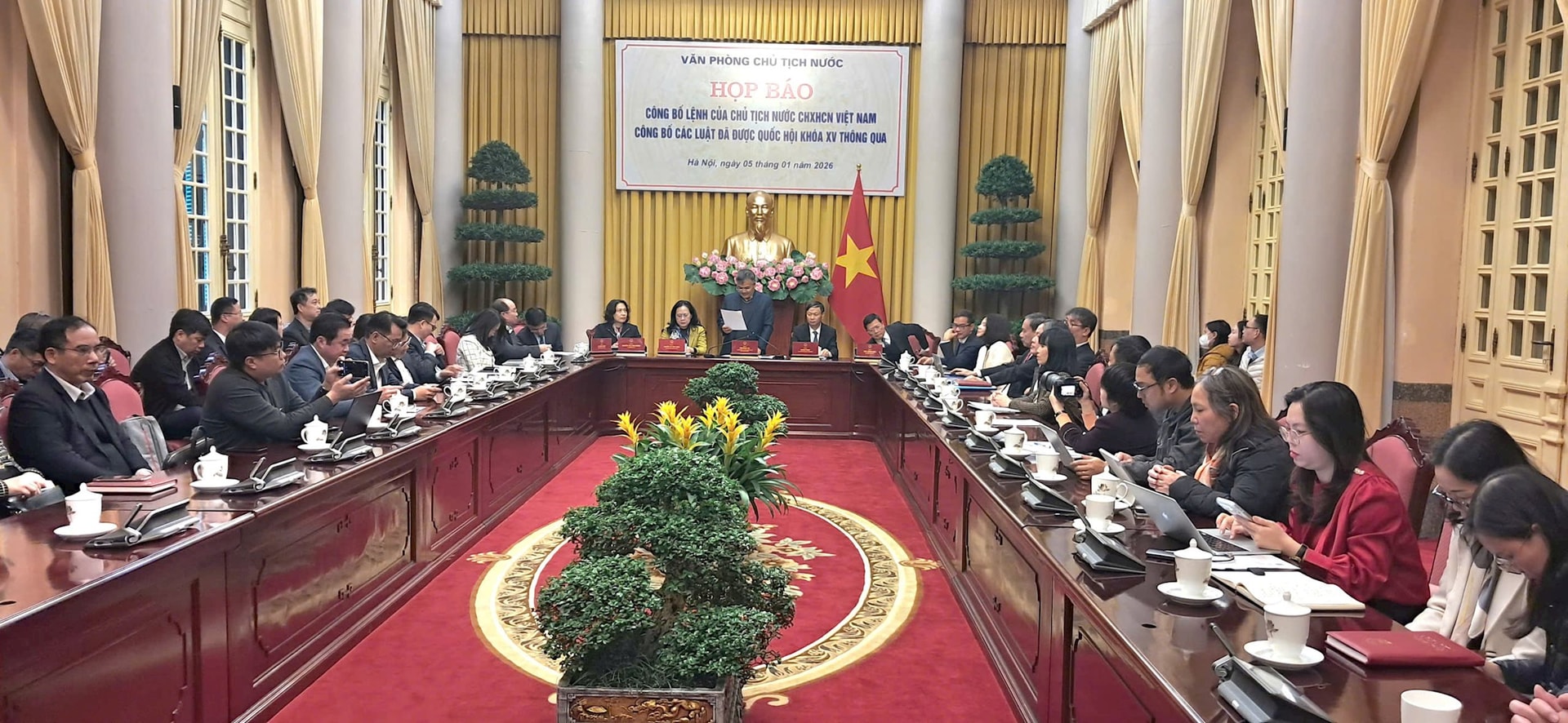 Công bố Lệnh của Chủ tịch nước về 13 luật quan trọng