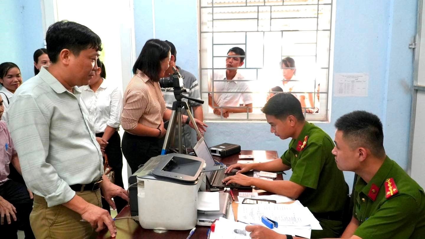  Hoàn thành đổi Thẻ đảng viên trước ngày 2/9