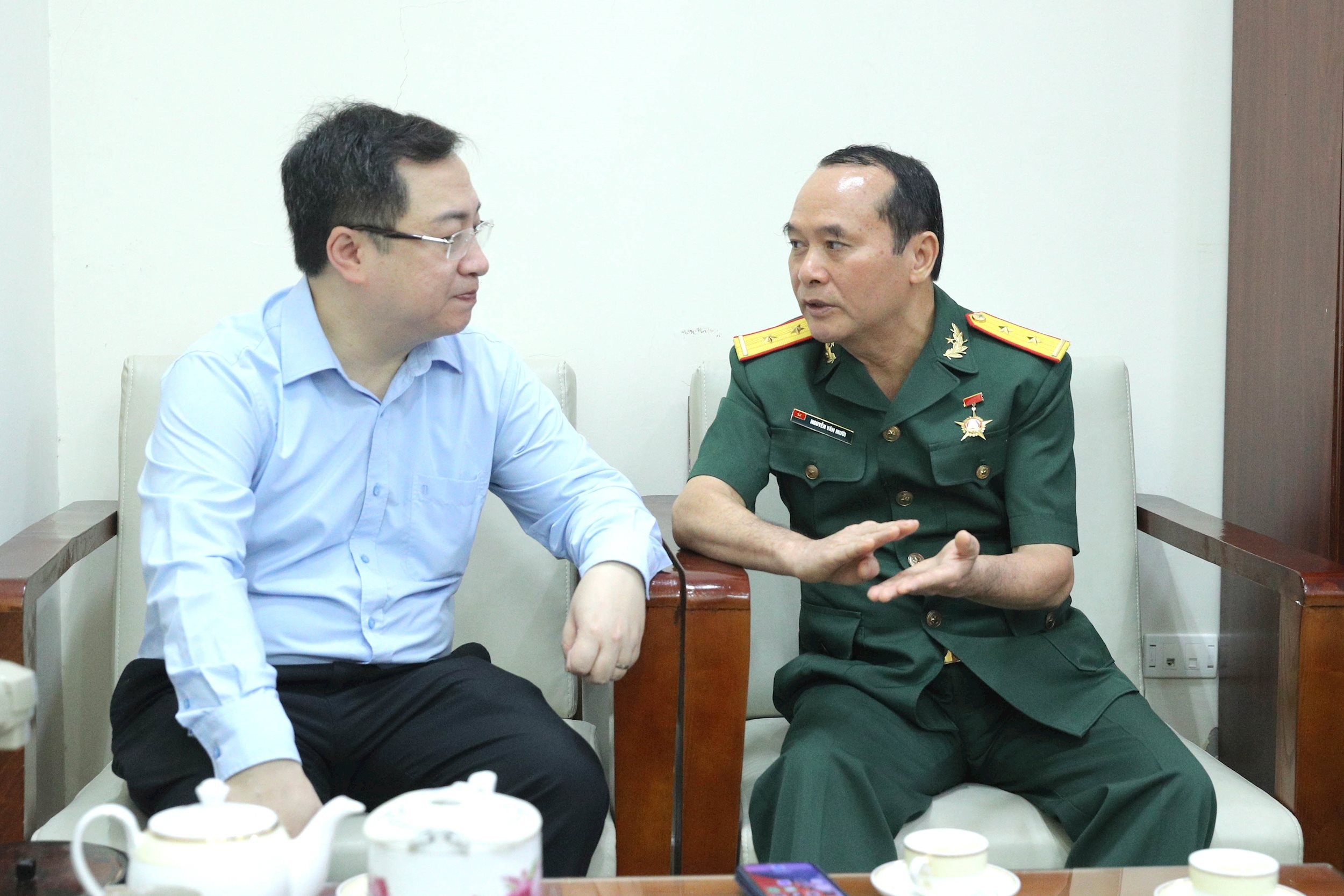 Thường trực Đảng ủy Quốc hội thăm hỏi, tặng quà tri ân nhân Kỷ niệm 78 năm Ngày Thương binh - Liệt sĩ