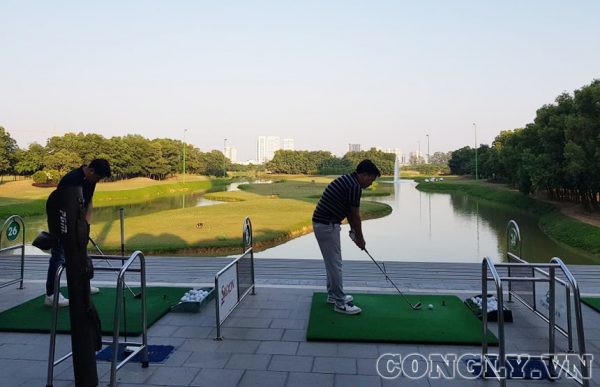 Khu đô thị Ciputra: Chủ đầu tư quây công viên làm… sân tập golf