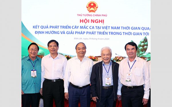 Thủ tướng Nguyễn Xuân Phúc chủ trì hội nghị phát triển cây mắc ca