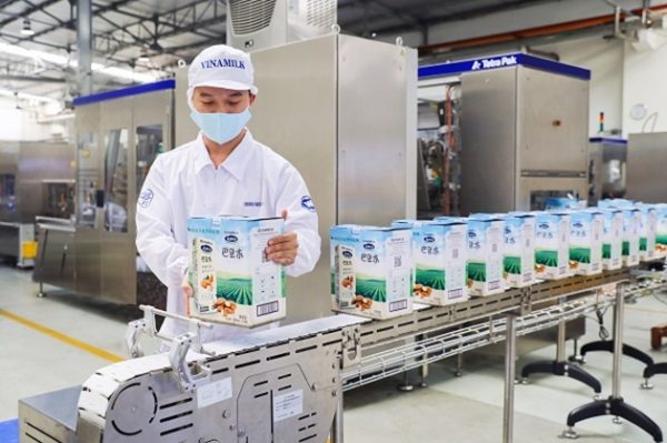 Vinamilk “xông đất” 2021 bằng lô hàng lớn sữa đi Trung Quốc