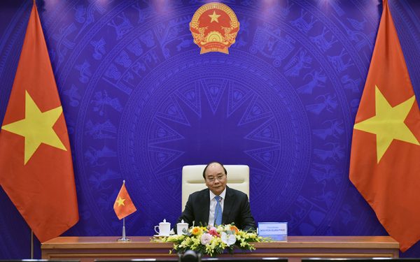 Thủ tướng Nguyễn Xuân Phúc hội đàm trực tuyến với các Thủ tướng Lào và Cam-pu-chia; điện đàm với Thủ tướng Xin-ga-po
