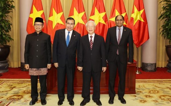 Tổng Bí thư, Chủ tịch nước Nguyễn Phú Trọng tiếp các đại sứ đến trình quốc thư