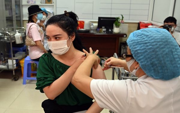 Chính phủ Anh và Séc viện trợ vaccine phòng Covid-19 cho Việt Nam