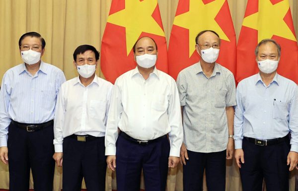 Chủ tịch nước Nguyễn Xuân Phúc làm việc với các nhà khoa học về xây dựng Nhà nước pháp quyền