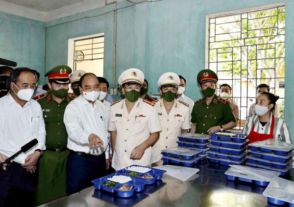 Chủ tịch nước kiểm tra công tác xét đặc xá tại Trại giam Ngọc Lý, Bắc Giang