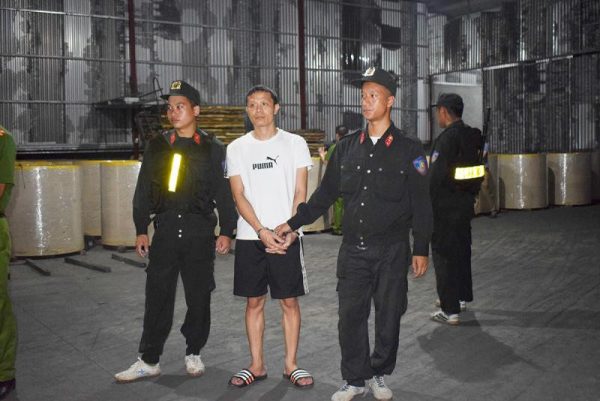 Công an tỉnh Quảng Ninh vừa hoàn tất điều tra vụ án xuất lậu quặng ra nước ngoài, đề nghị truy tố 16 đối tượng trong vụ án “Buôn lậu”.