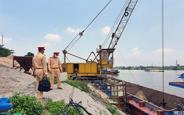 Quyết liệt ngăn chặn hành vi khai thác cát trái phép