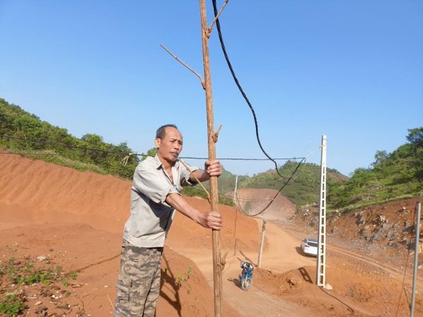 Dự án tuyến tránh TP Sơn La (QL6): Nhà thầu “hạ” đường dây điện rồi bỏ mặc