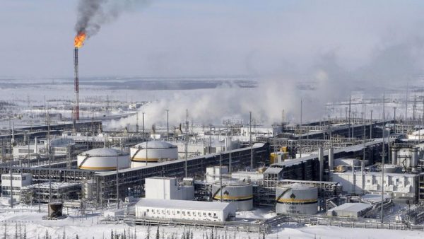 EU cấm vận Nga xuất khẩu dầu lửa