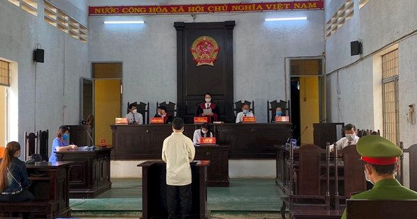 Mở phiên tòa xét xử Nguyễn Thị Thanh Nhàn cùng 35 bị cáo: Quyền bào chữa của bị cáo đang bị truy nã được thực hiện như thế nào?