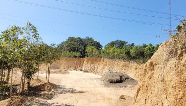 Kon Tum: Hàng nghìn m3 “đất lậu” được vận chuyển đi san lấp trái phép