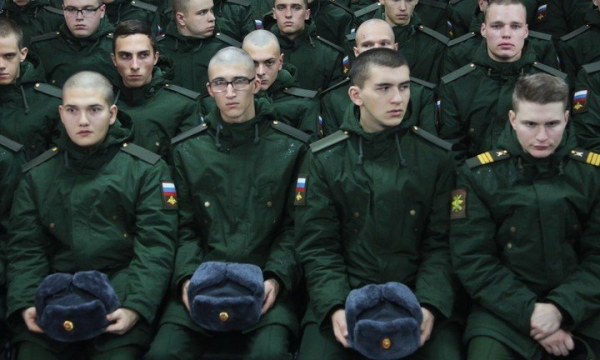 Đề xuất nâng tuổi nhập ngũ của nam giới Nga