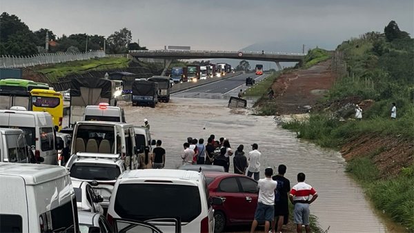 Phó Thủ tướng Chính phủ yêu cầu báo cáo nguyên nhân ngập cao tốc Phan Thiết-Dầu Giây