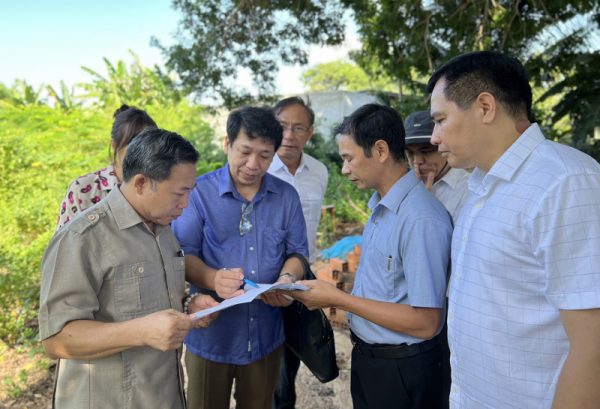 Đoàn công tác của Ban Dân nguyện khảo sát thực địa dự án “nằm im” suốt 20 năm ở Bình Thuận