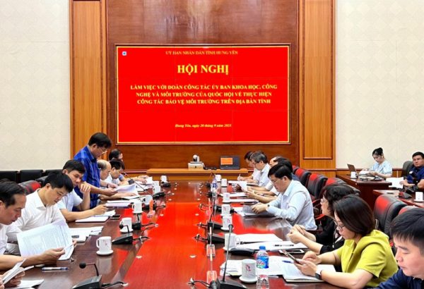 Đoàn giám sát của Ủy ban Khoa học, Công nghệ và Môi trường làm việc tại Hưng Yên