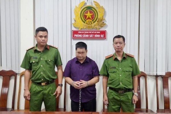 Bắt đối tượng nhận 100.000 USD để “chạy án” cho cựu Cục trưởng Cục đăng kiểm Việt Nam