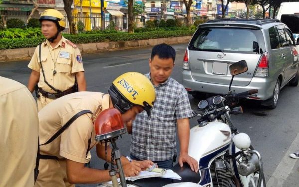 Vi phạm giao thông có thể bị trừ điểm trong giấy phép lai xe