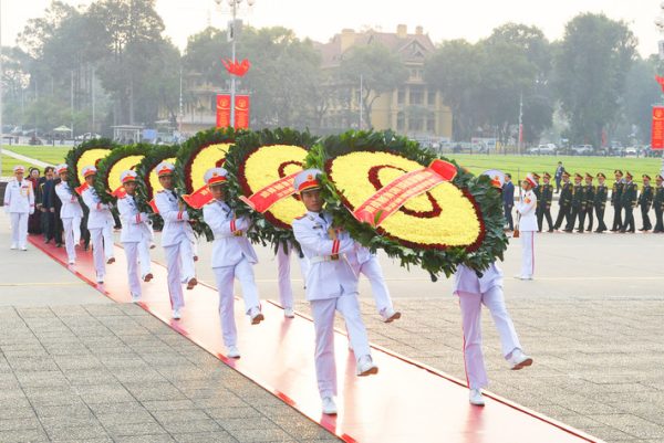 Lãnh đạo Đảng và Nhà nước viếng Chủ tịch Hồ Chí Minh nhân kỷ niệm 80 năm Ngày thành lập Quân đội nhân dân Việt Nam